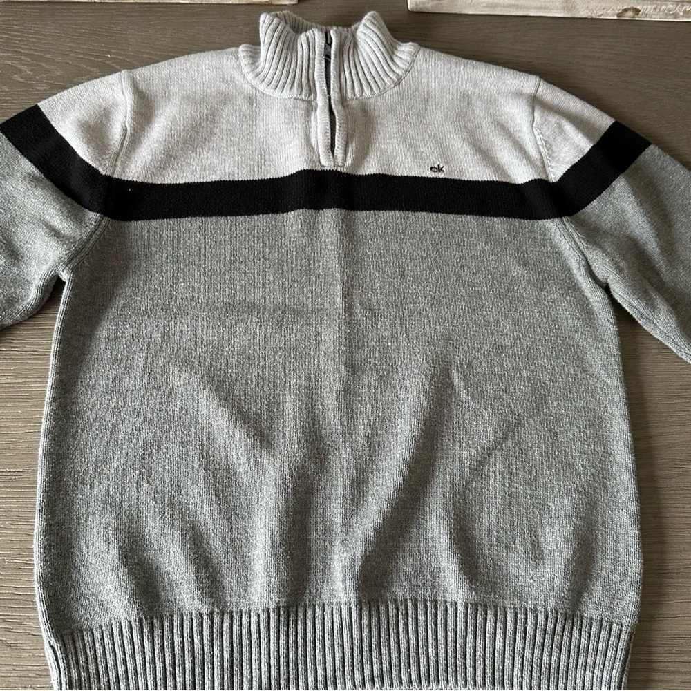 CALVIN KLIEN SWEATERS BOYS LARGE